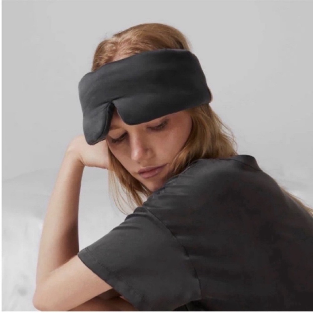 NWOT Lunya washable silk sleep eye mask